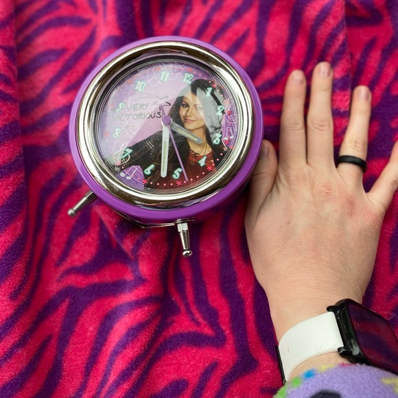 Y2k 2012 vintage victorious alarm clock - Picture 10 of 11